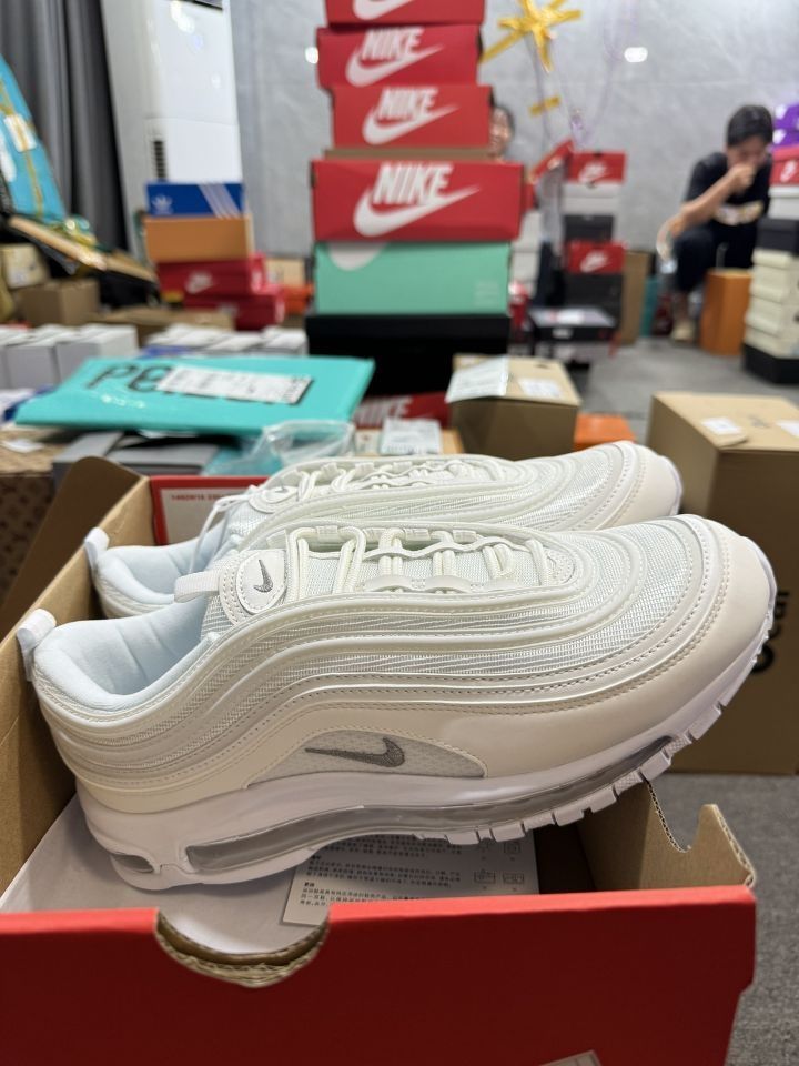 Nike开学季白色潮流时尚前沿