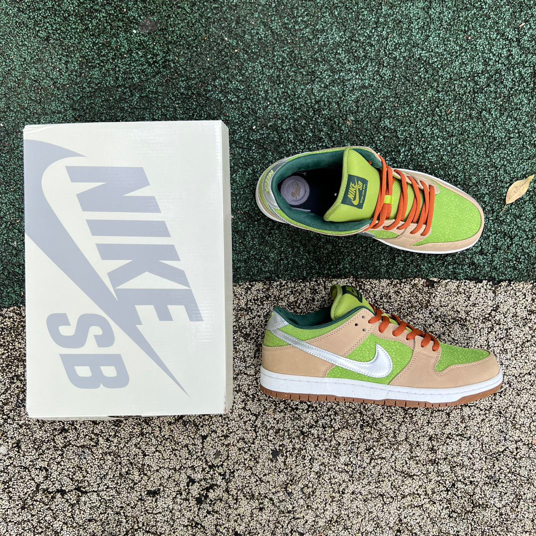 Nike SB Dunk Low
" Dinner Plate"
Nike SB Dunk Low