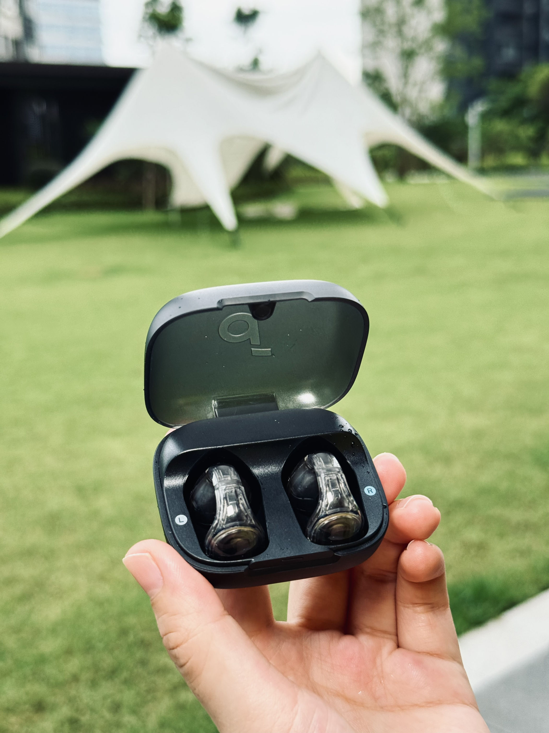 赛博透明科技风,300多除了帅就听个响?