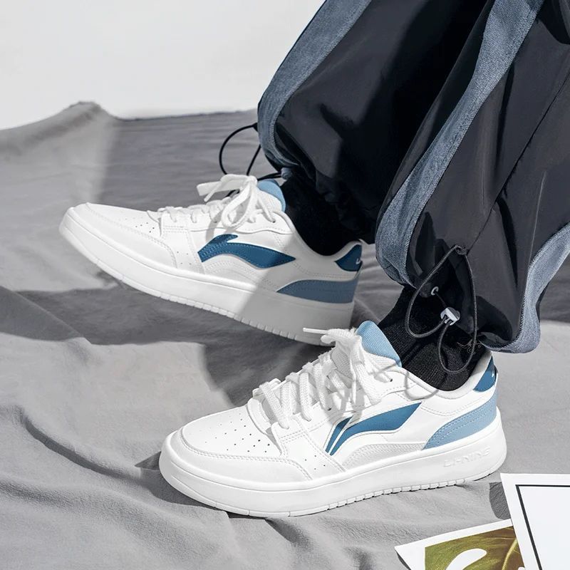 这是一款超好看的板鞋，你们喜欢吗？🤔