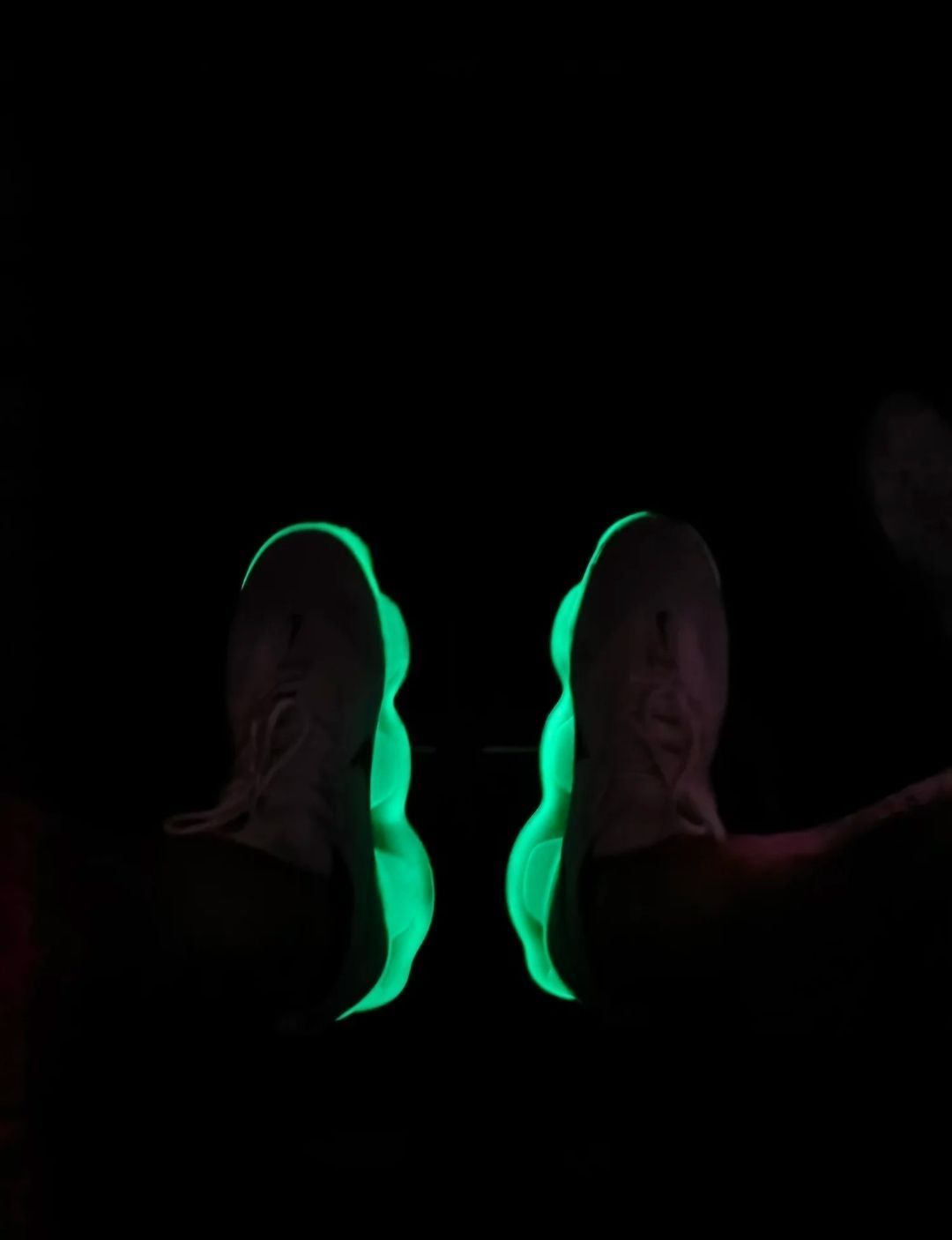 《Nike AIR MAX SCORPION FK SE：开箱惊喜，畅享运动新潮流》