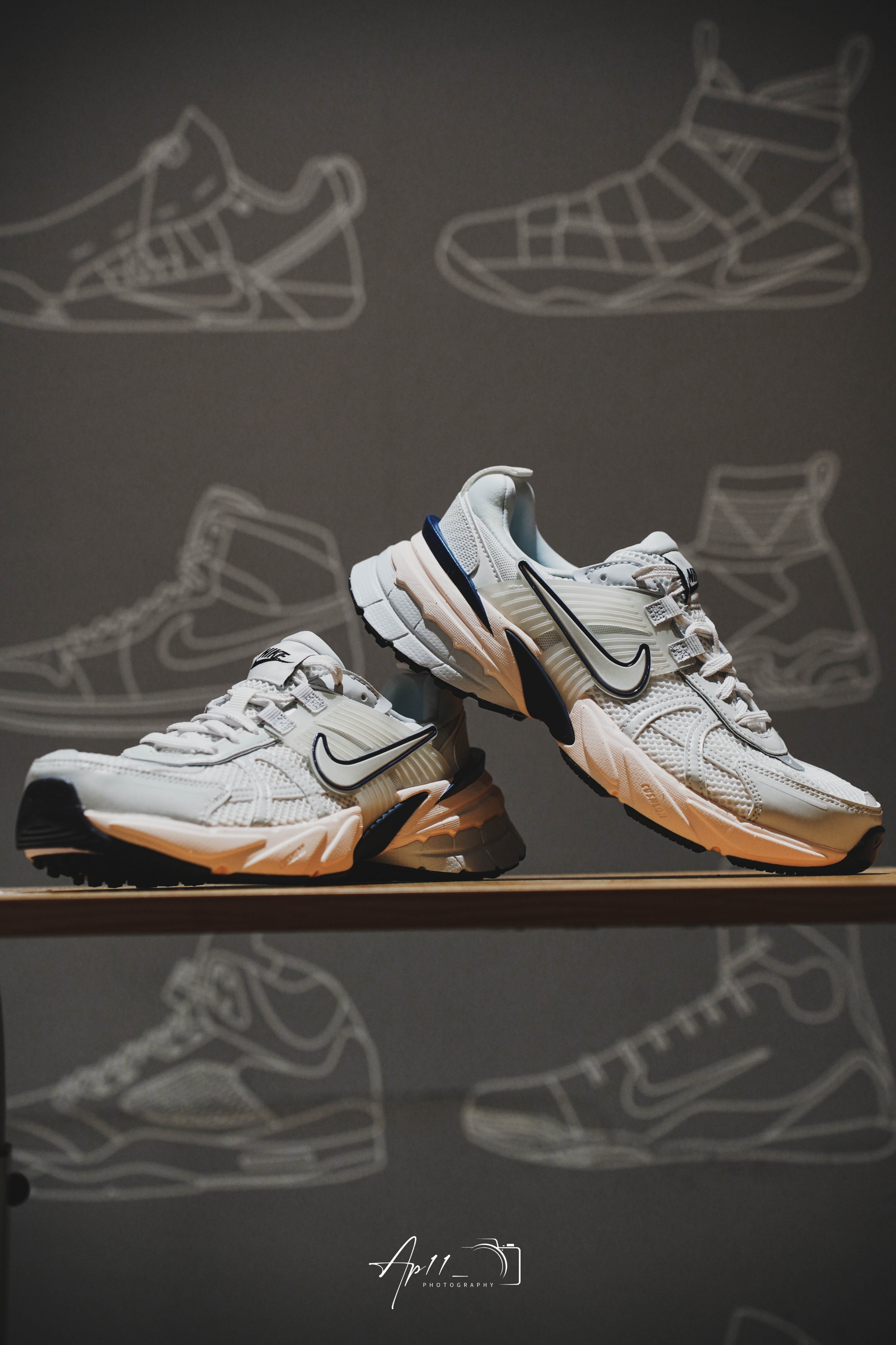 Nike的“究极缝合”跑鞋彻底火了！Nike v2k！