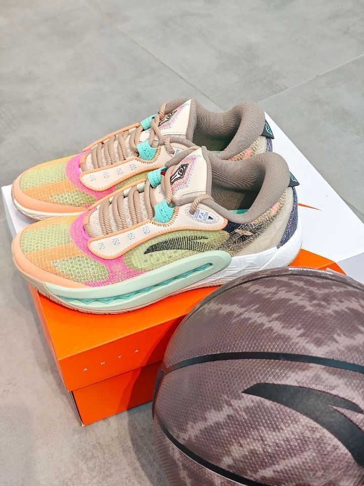 这是就是近期国产球鞋天花板😦嘛 狂潮6真的又帅又能打💪