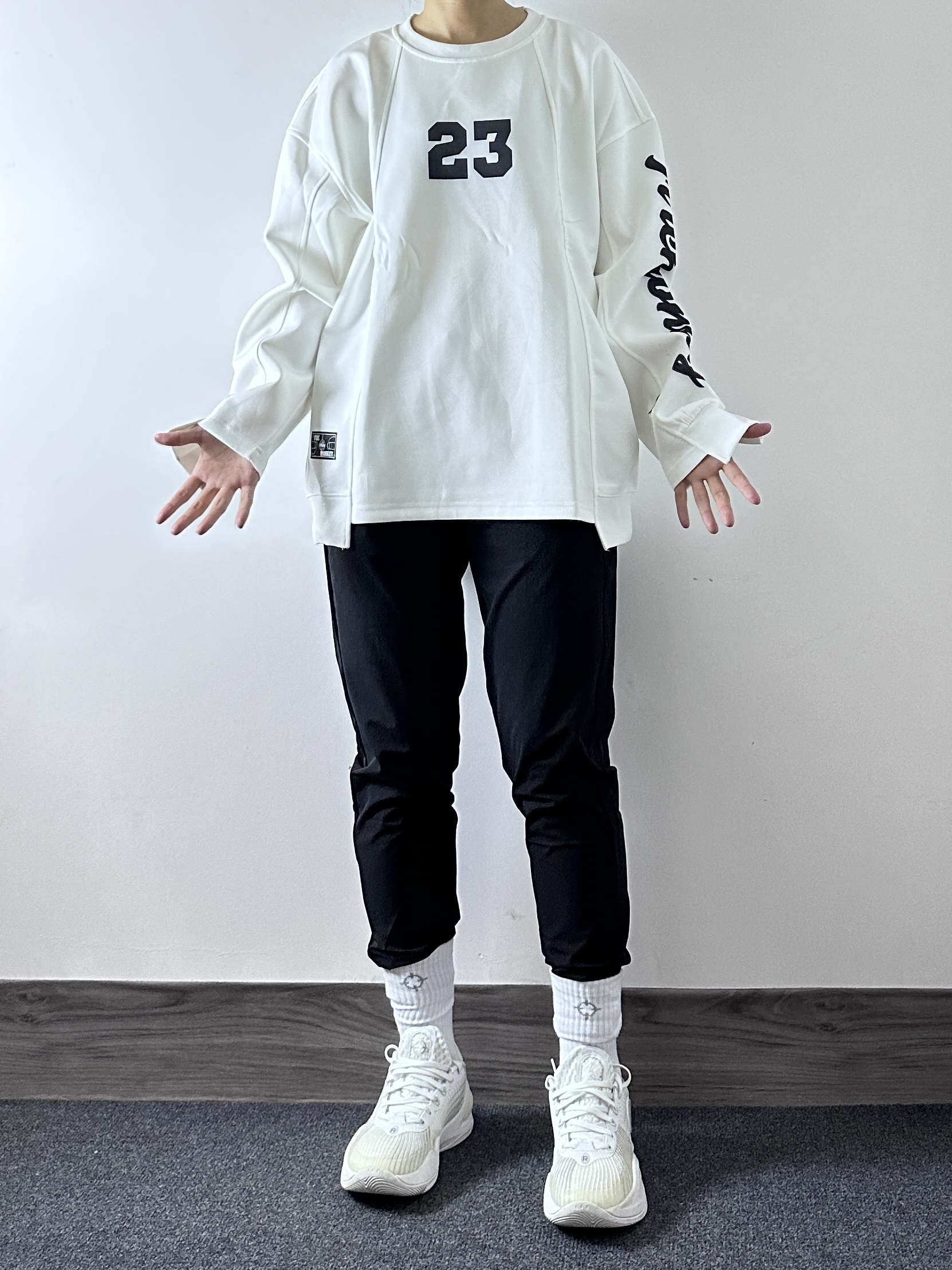OOTD丨不知道穿什么就来件白色卫衣‼️