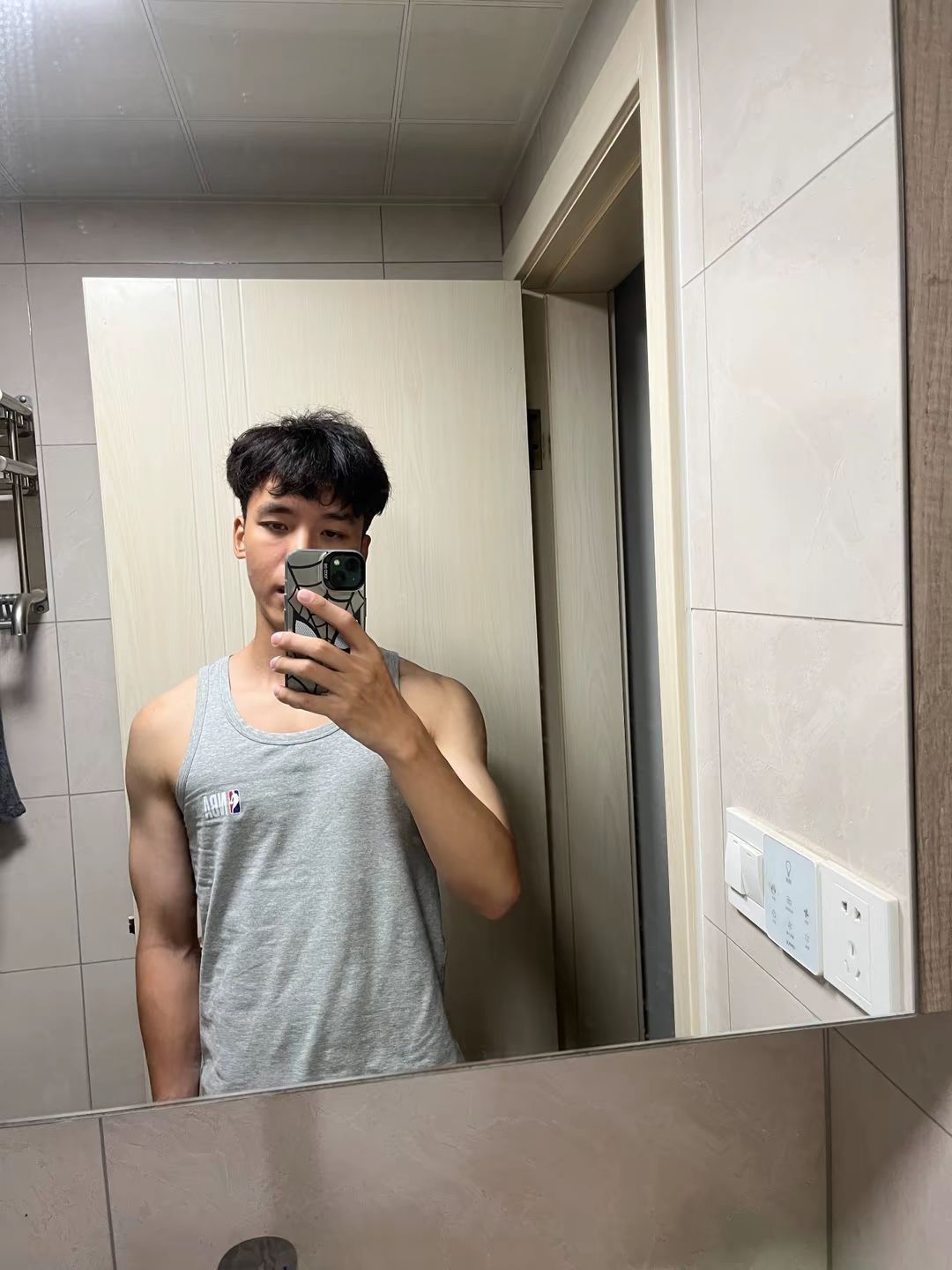 🏀🔥NBA纯色百搭休闲篮球修身无袖背心👕，火爆时尚单品，赶快围观！💪