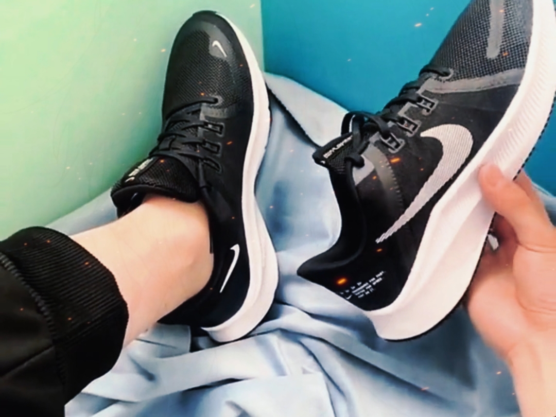 Nike耐克 Quest 4 网面轻便透气缓震耐磨休闲运动跑鞋！