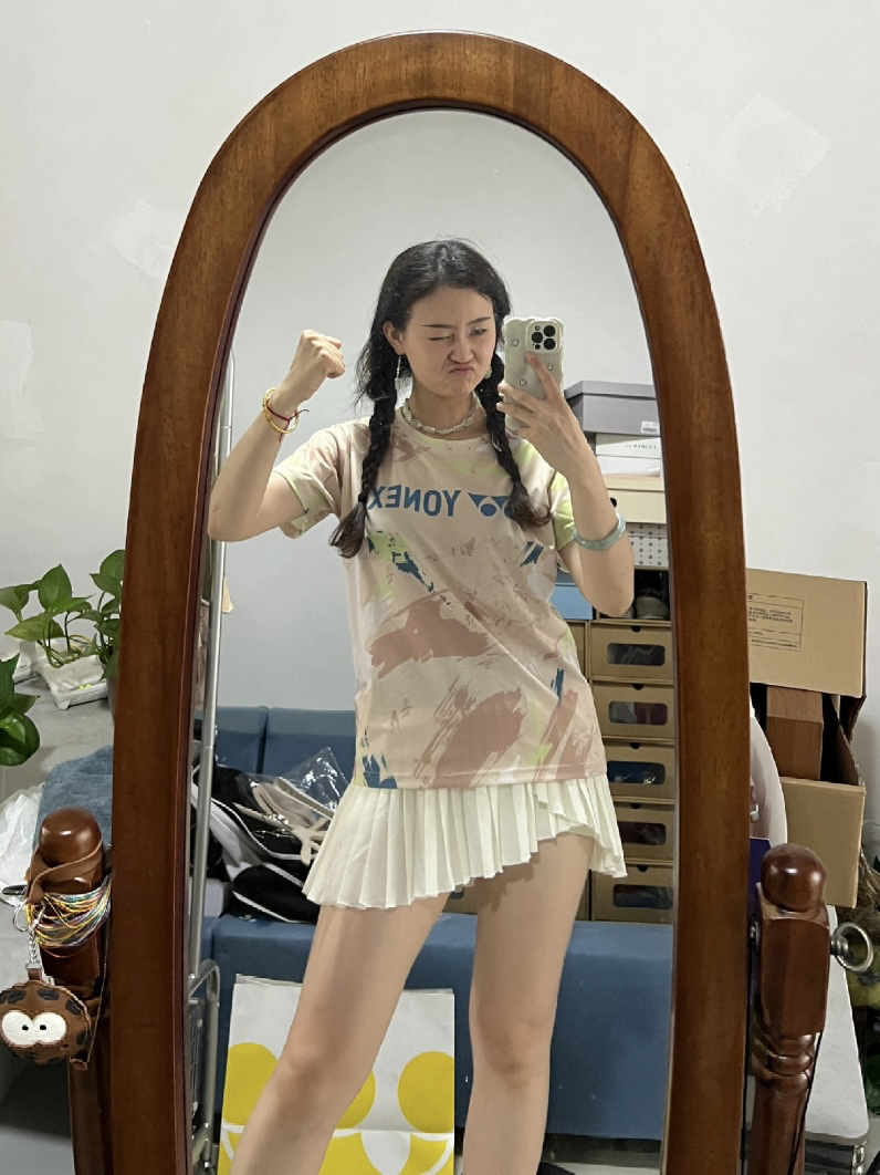 羽毛球服速干显白必备