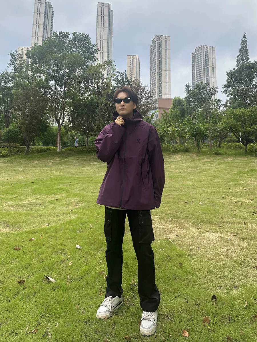 这个机能感十足的冲锋衣好难拒绝呀