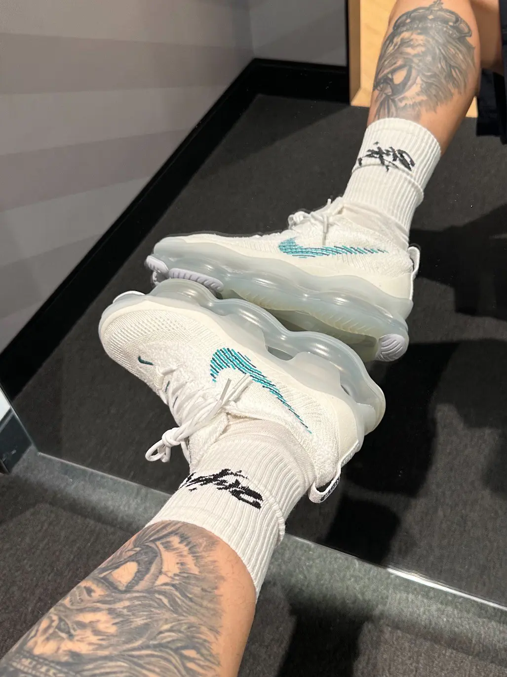 Nike Air Max Scorpion大气垫跑鞋,吸晴度拉满 !