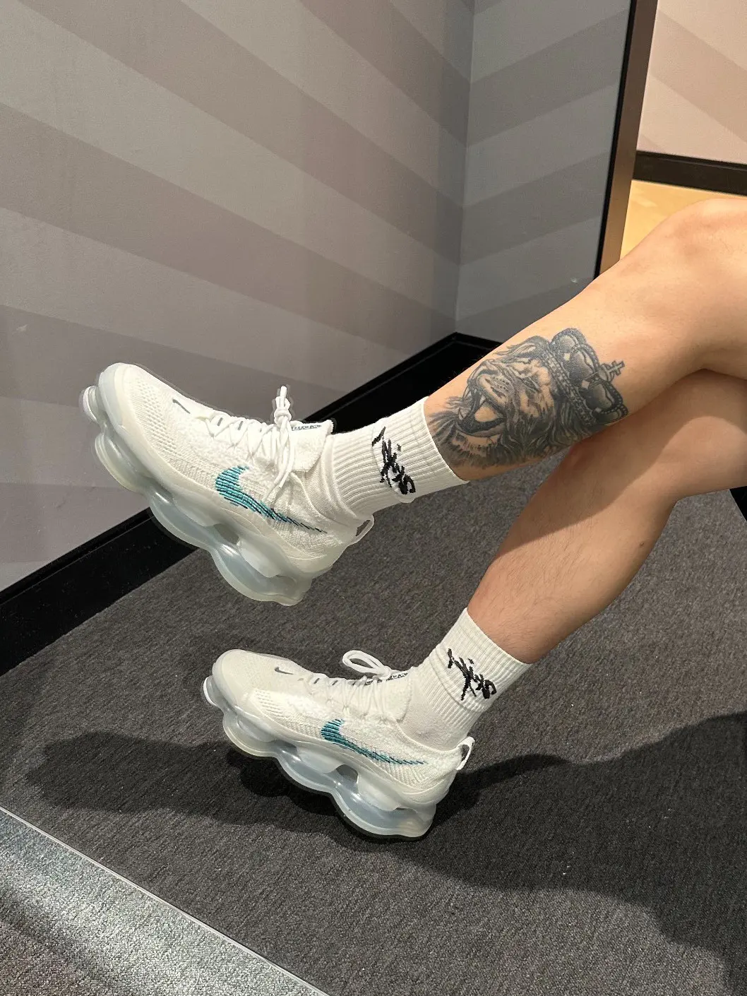 Nike Air Max Scorpion大气垫跑鞋,吸晴度拉满 !