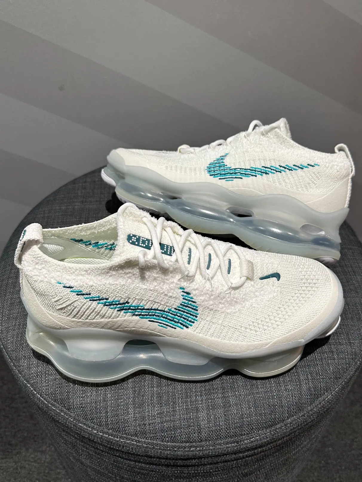 Nike Air Max Scorpion大气垫跑鞋,吸晴度拉满 !