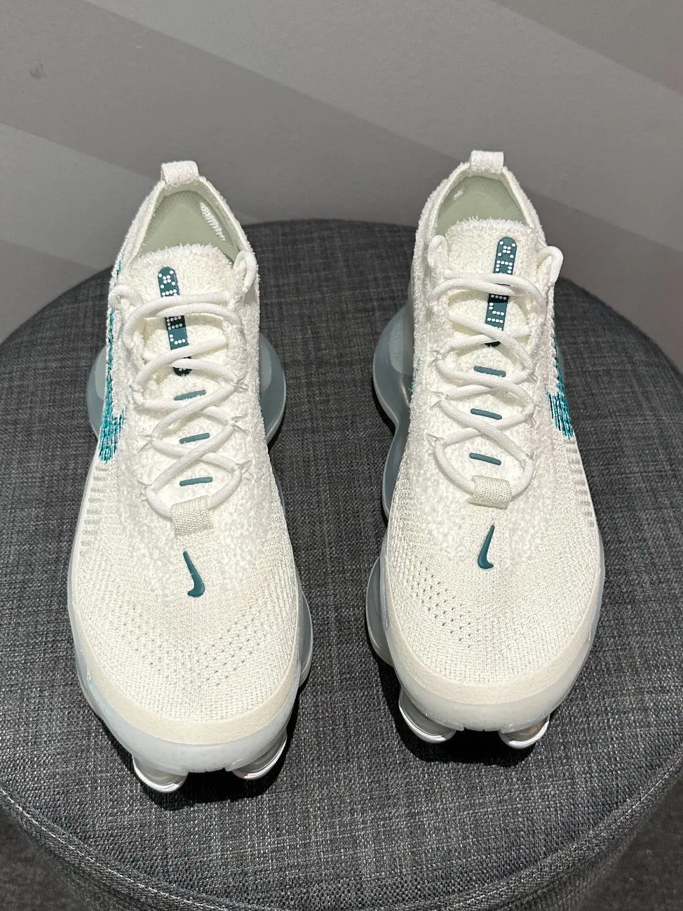 Nike Air Max Scorpion大气垫跑鞋,吸晴度拉满 !