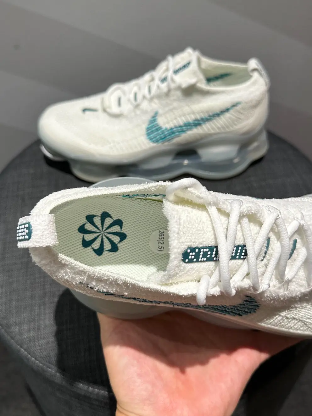 Nike Air Max Scorpion大气垫跑鞋,吸晴度拉满 !