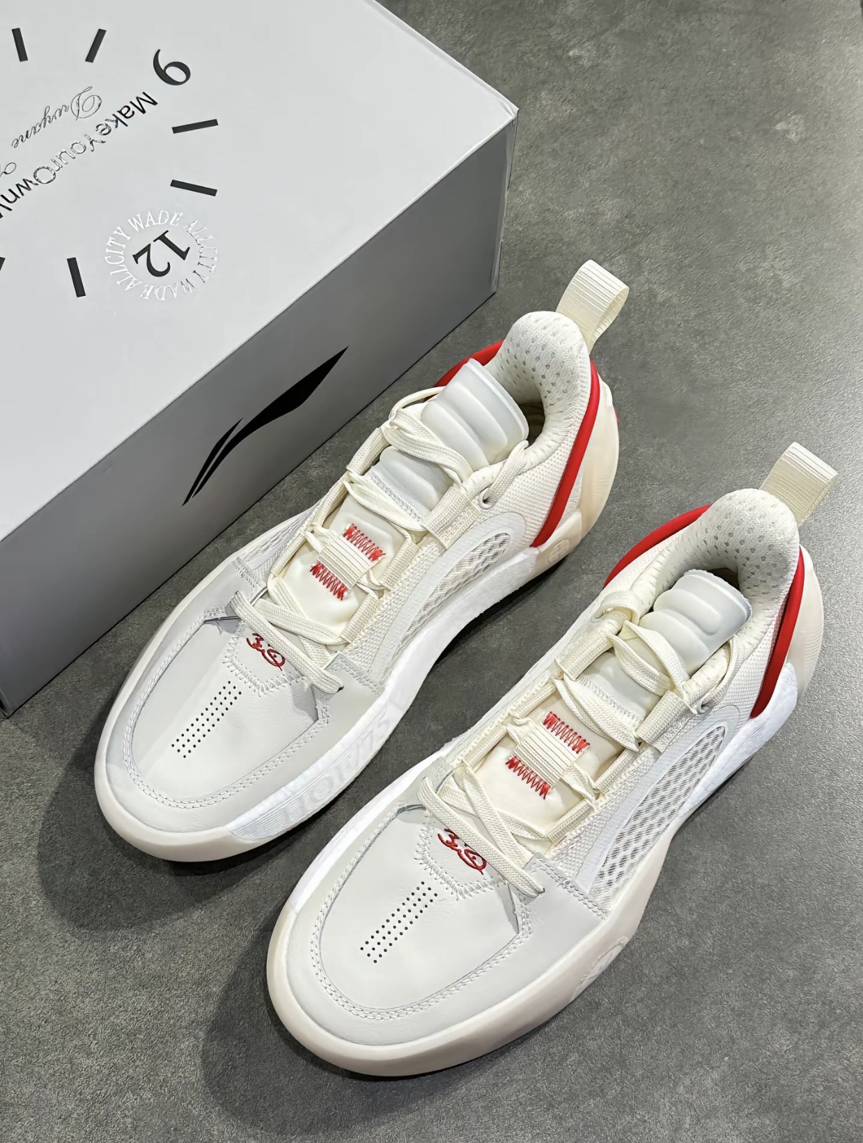 白色系列的球鞋也是很帅的喔🥰