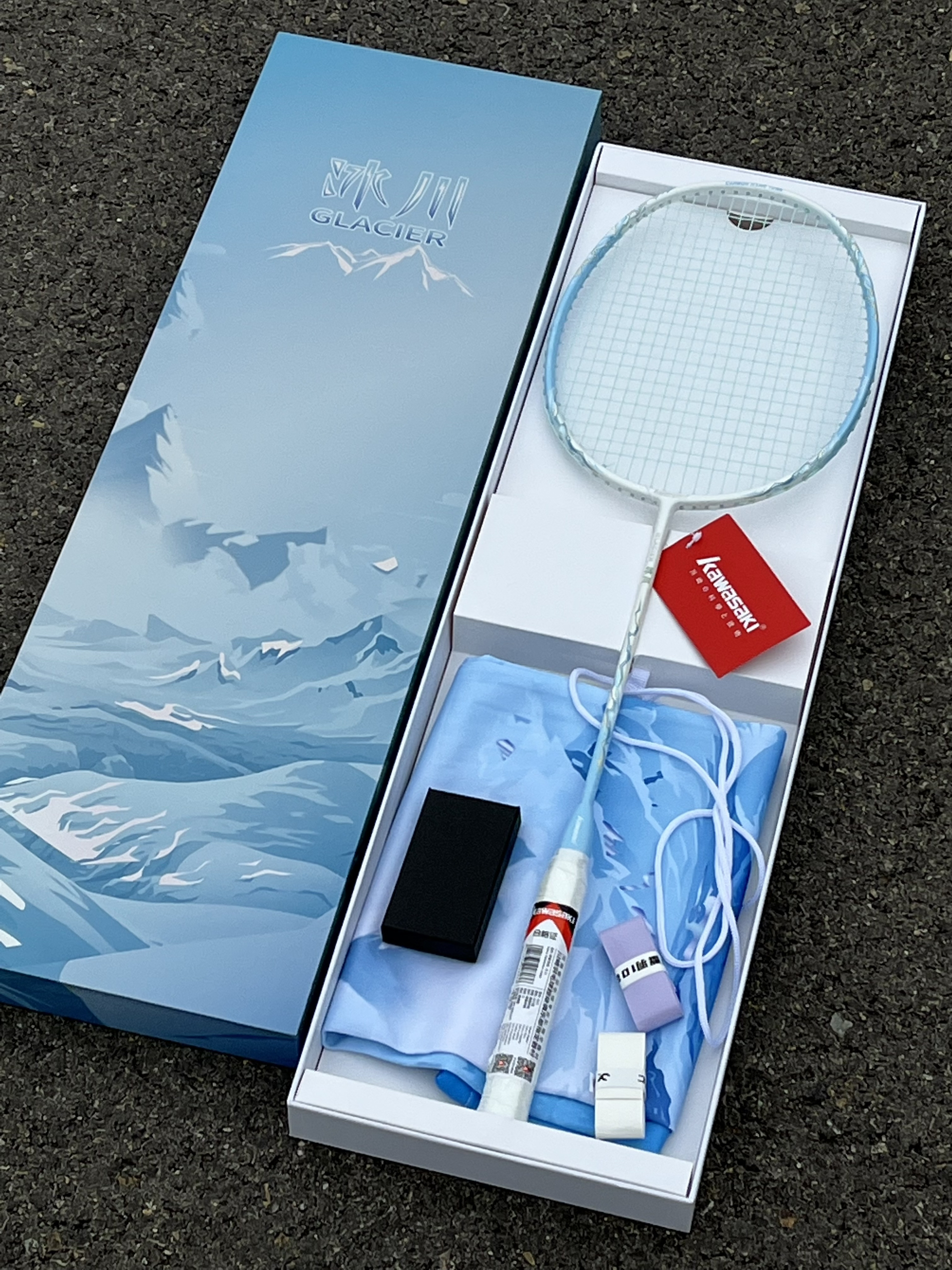 vocal不至于吧!羽毛球拍都这么好看啦