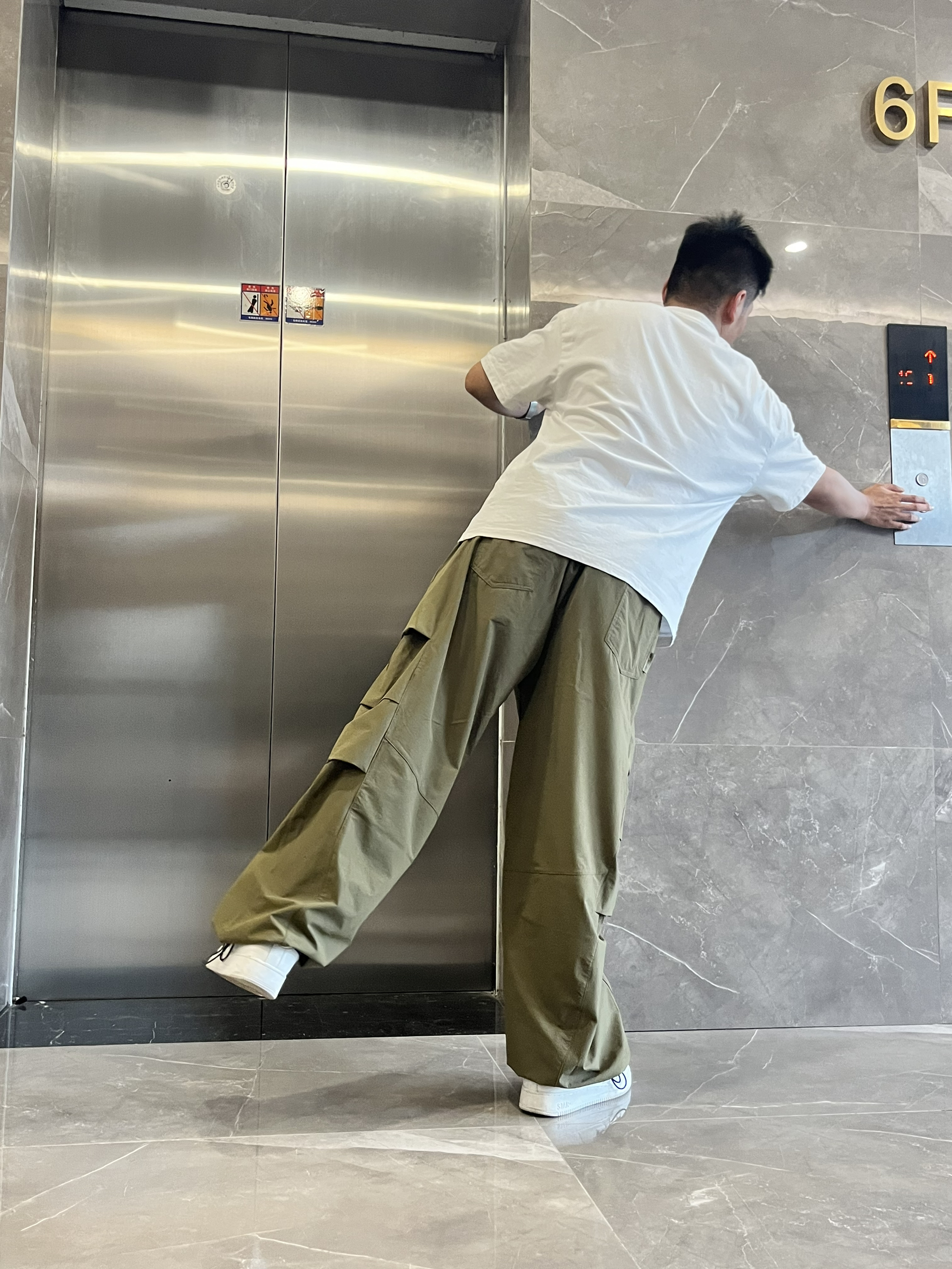 工装裤衣柜里面备这一条就够了