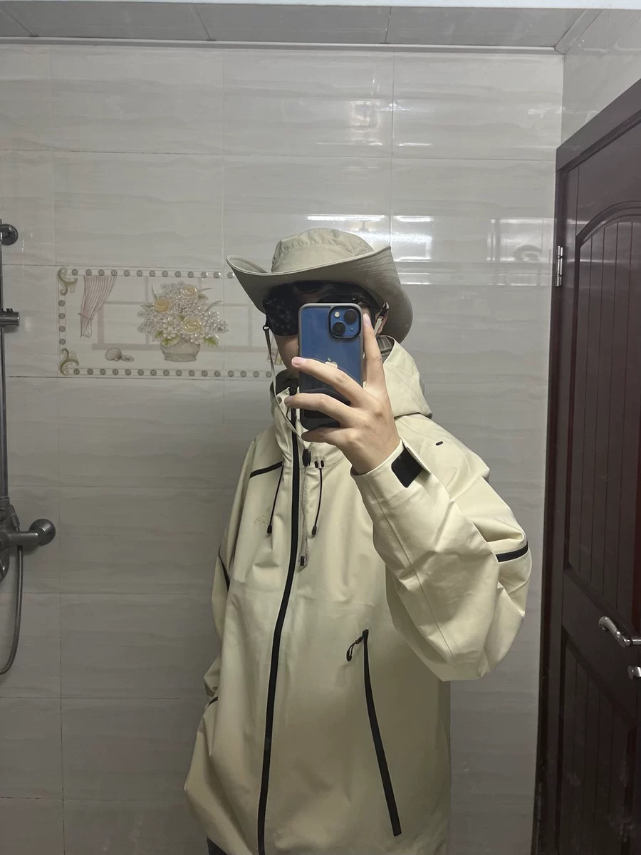 永远可以相信冲锋衣带来的松弛感！！！