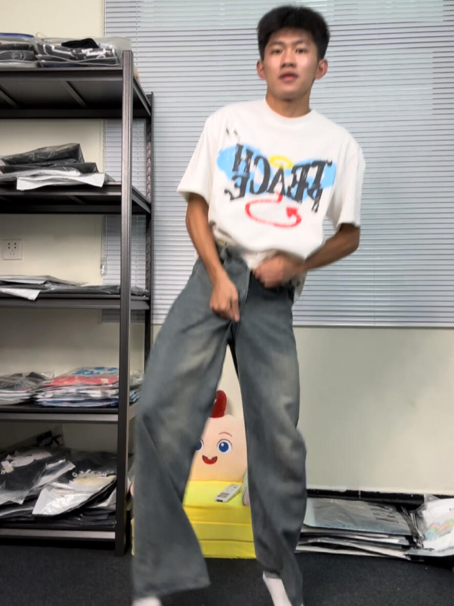 不慌!拉链提一下先。。