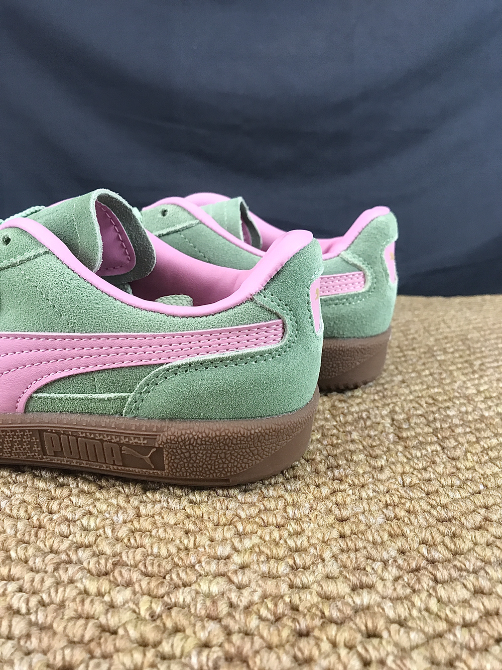 绿粉交织的PUMA 十分绽放个性