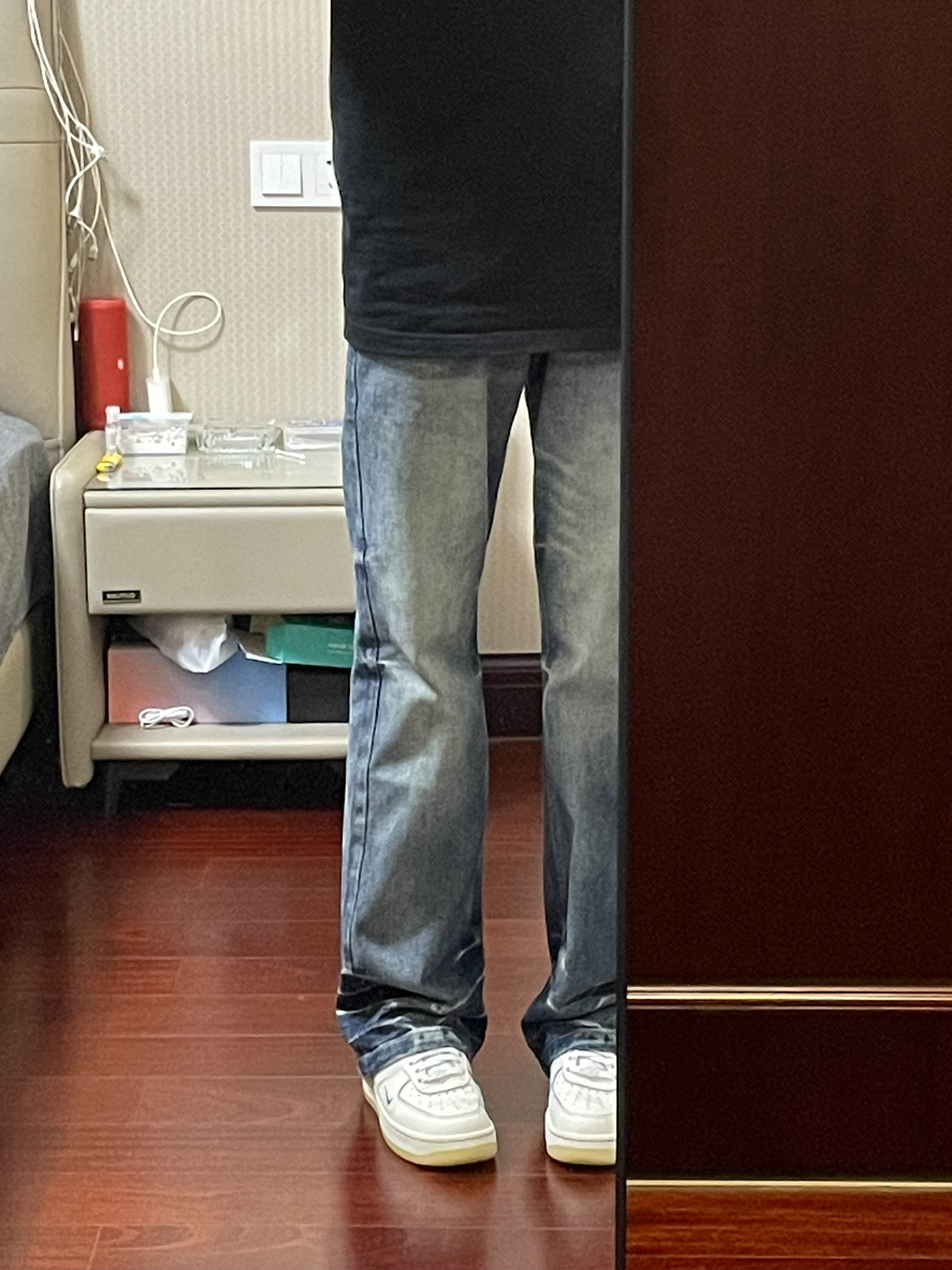 ootd|这款蓝色闪电纹牛仔裤有亿点帅!!!不愧是我熬夜选出来的
