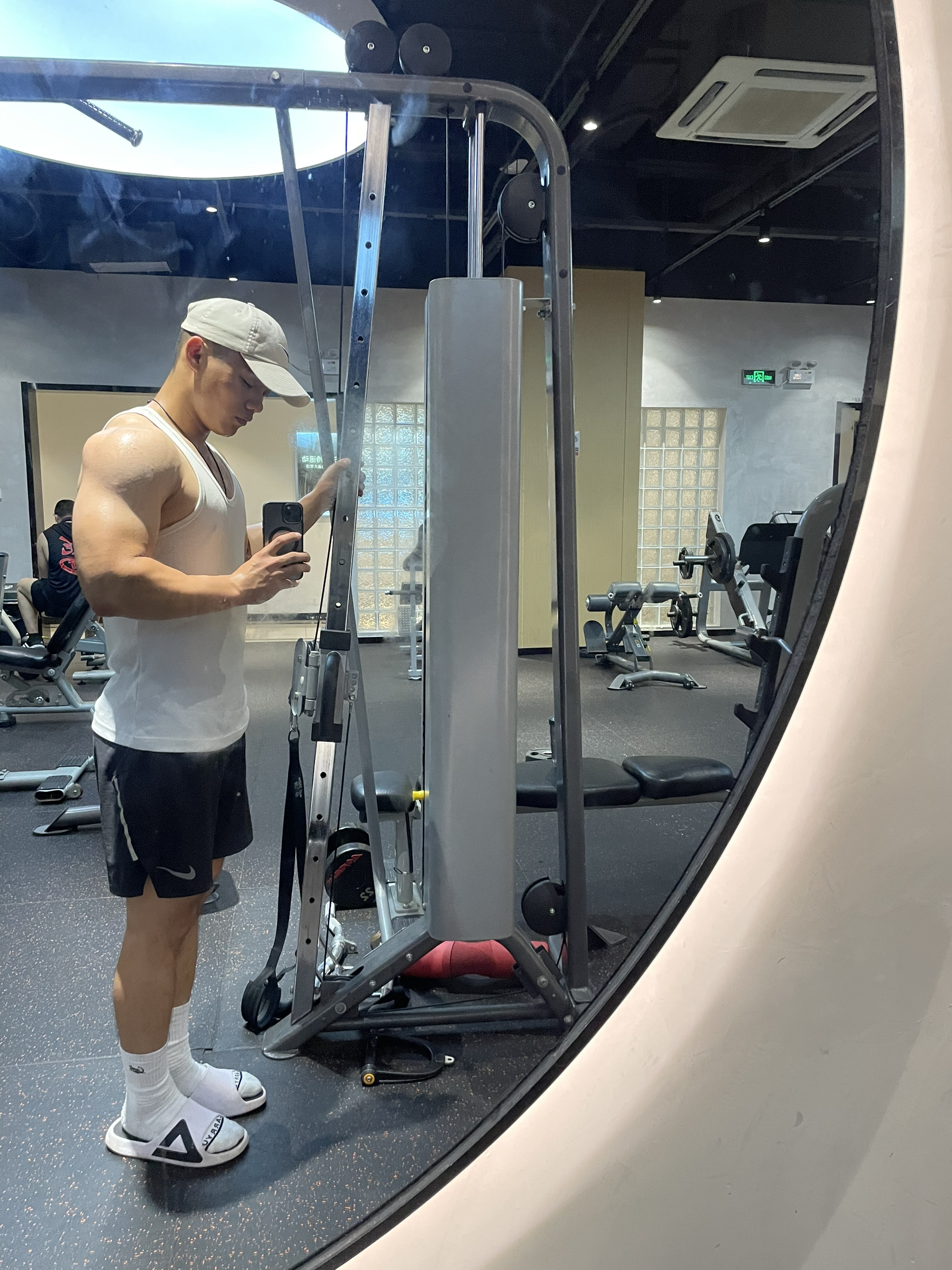 肩膀练不大？这套训练直接拿去…
