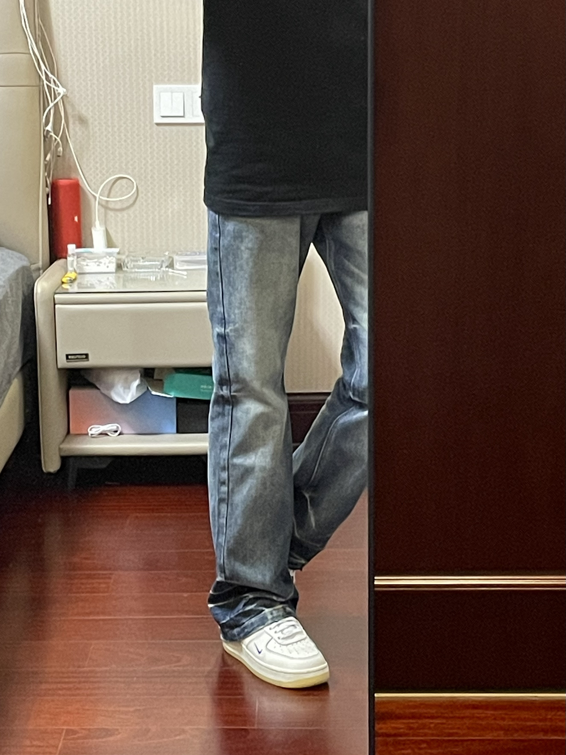 ootd|这款蓝色闪电纹牛仔裤有亿点帅!!!不愧是我熬夜选出来的