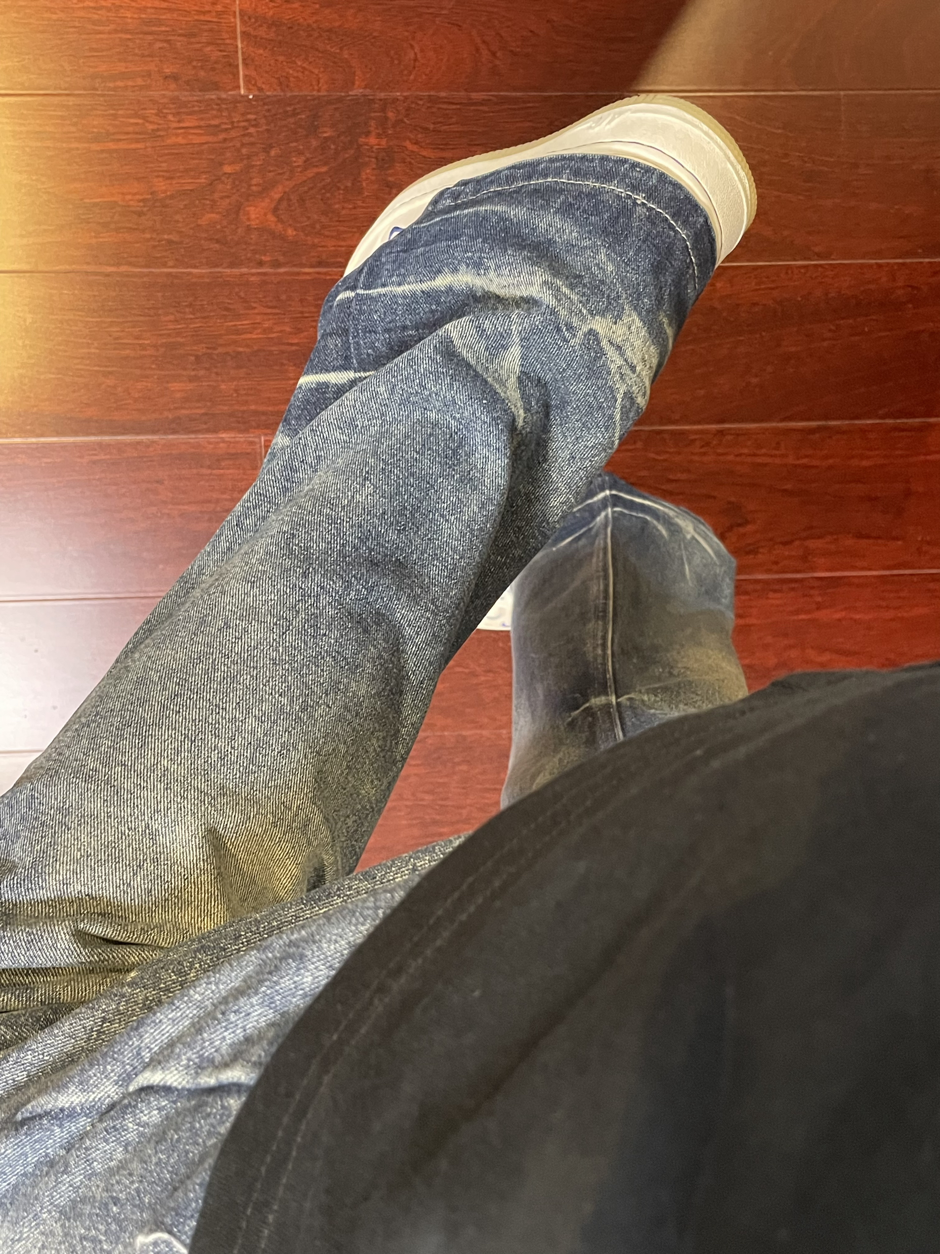 ootd|这款蓝色闪电纹牛仔裤有亿点帅!!!不愧是我熬夜选出来的