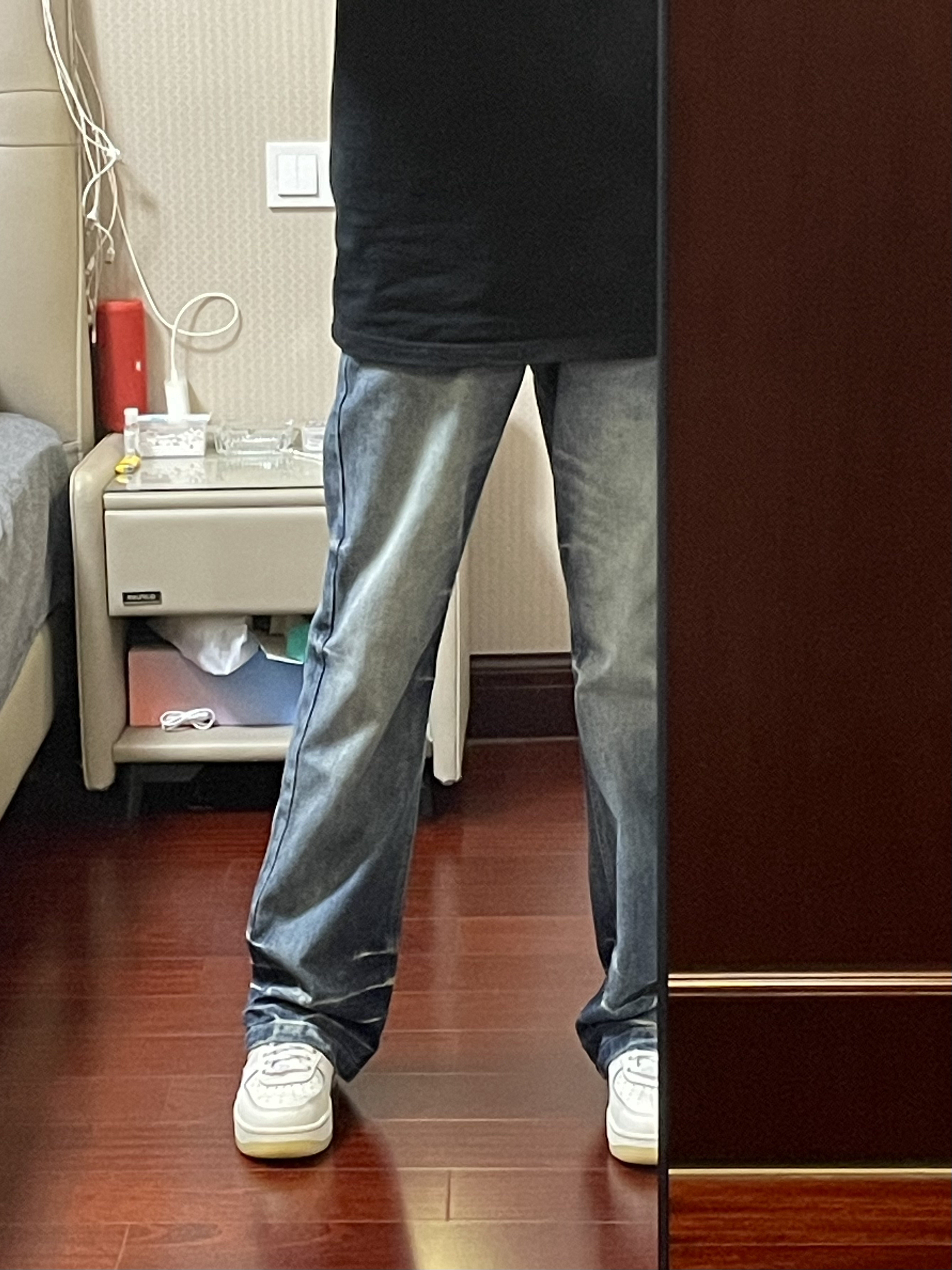 ootd|这款蓝色闪电纹牛仔裤有亿点帅!!!不愧是我熬夜选出来的