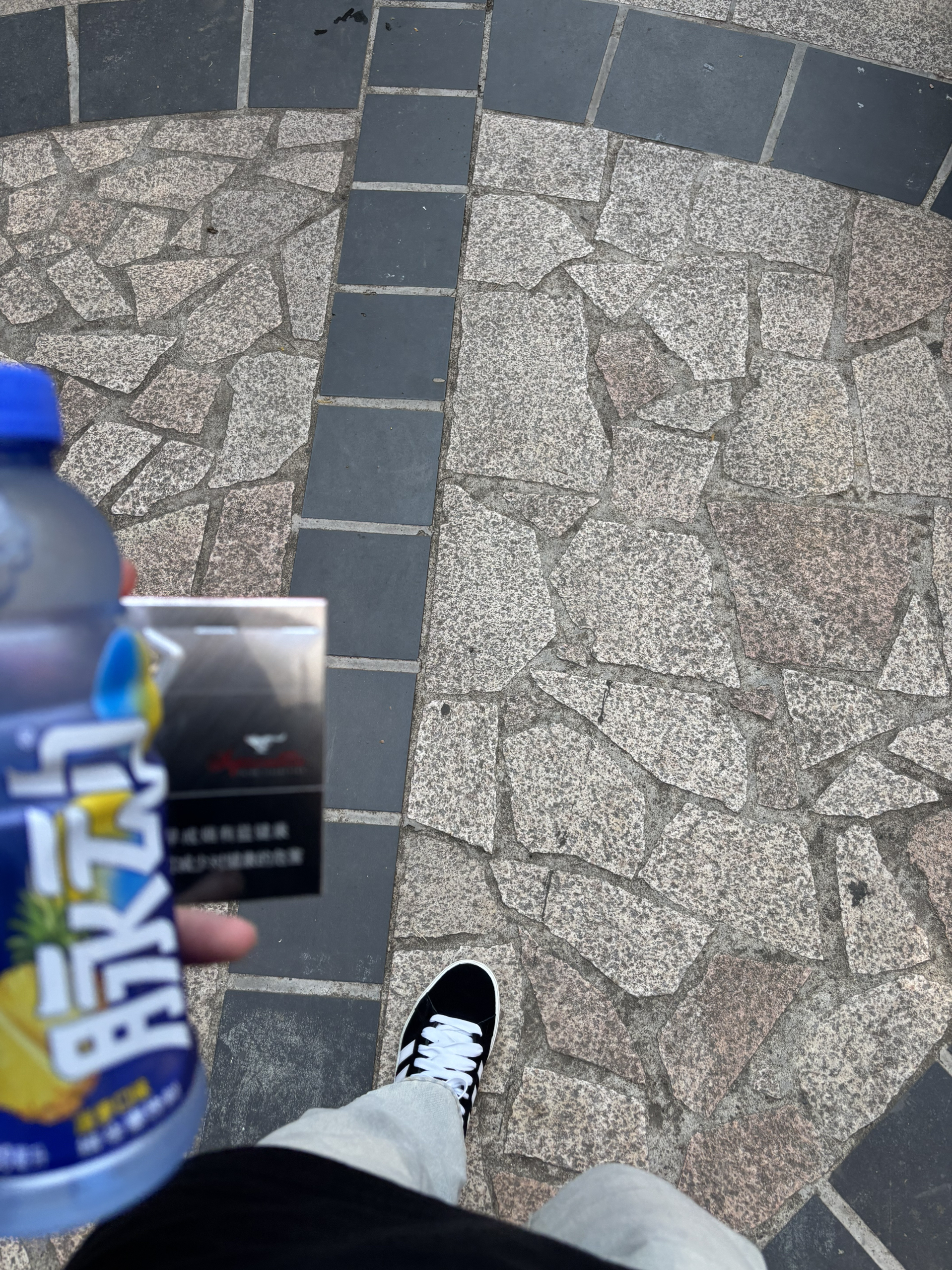 哇，是新鞋。百搭且耐脏款式经典又便宜划算