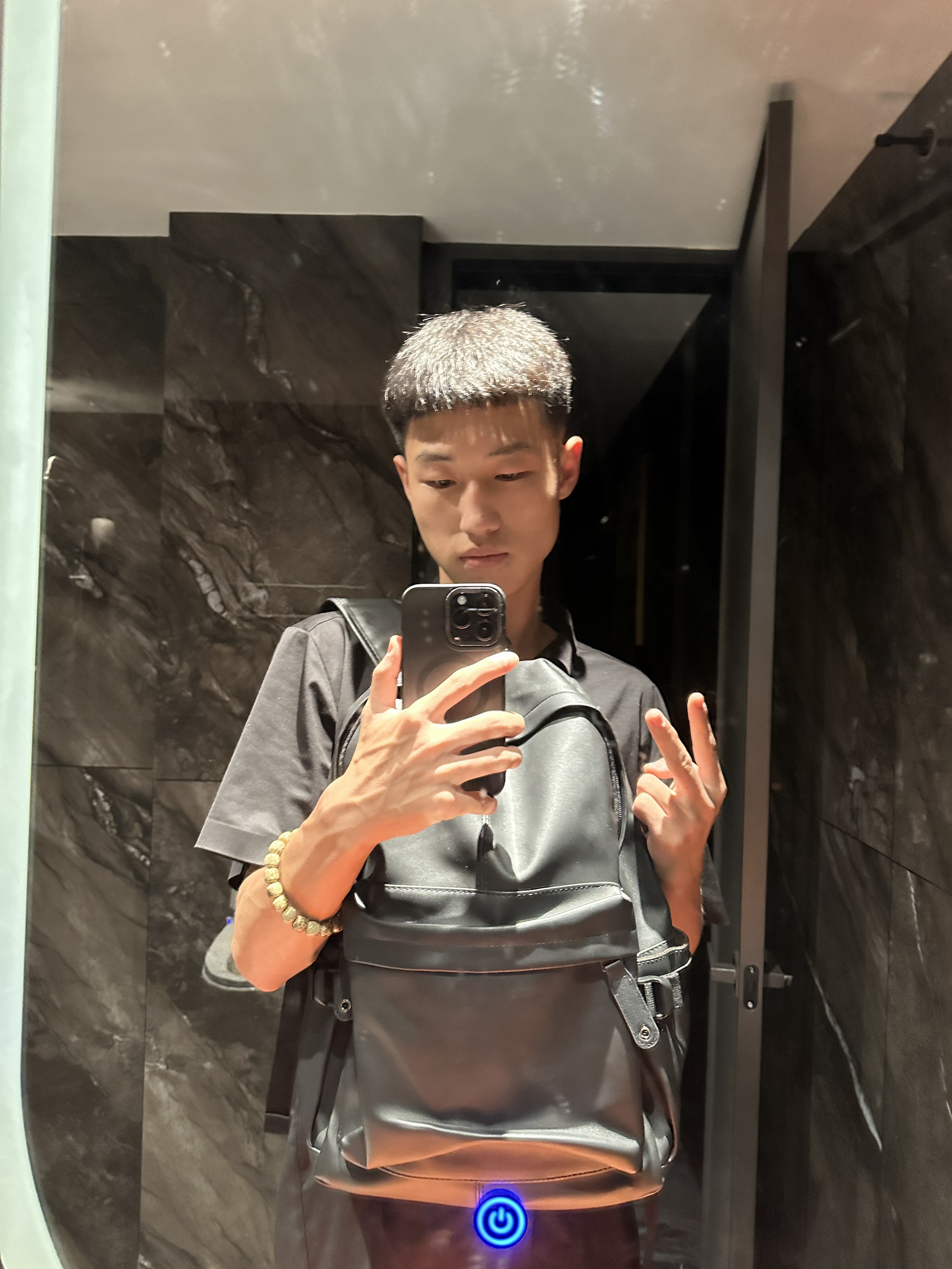 帆布大师双肩包来来喽