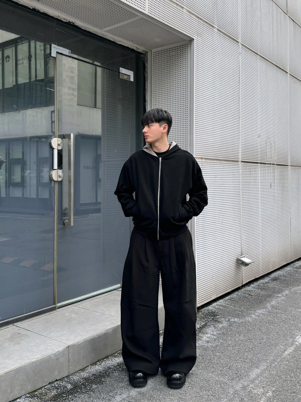 170男生显比例穿搭｜秋冬一身黑不小心封神了