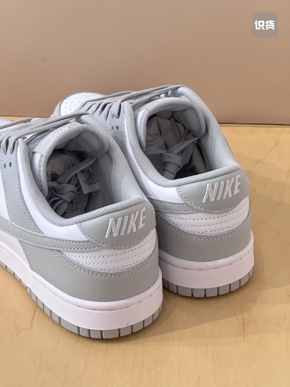经典的白灰dunk