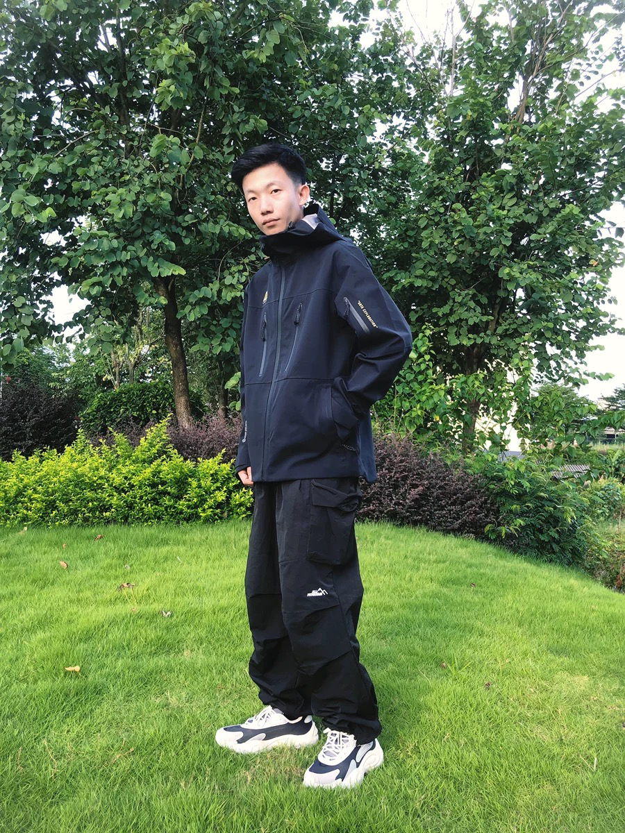 OOTD | 黑化的户外风穿搭