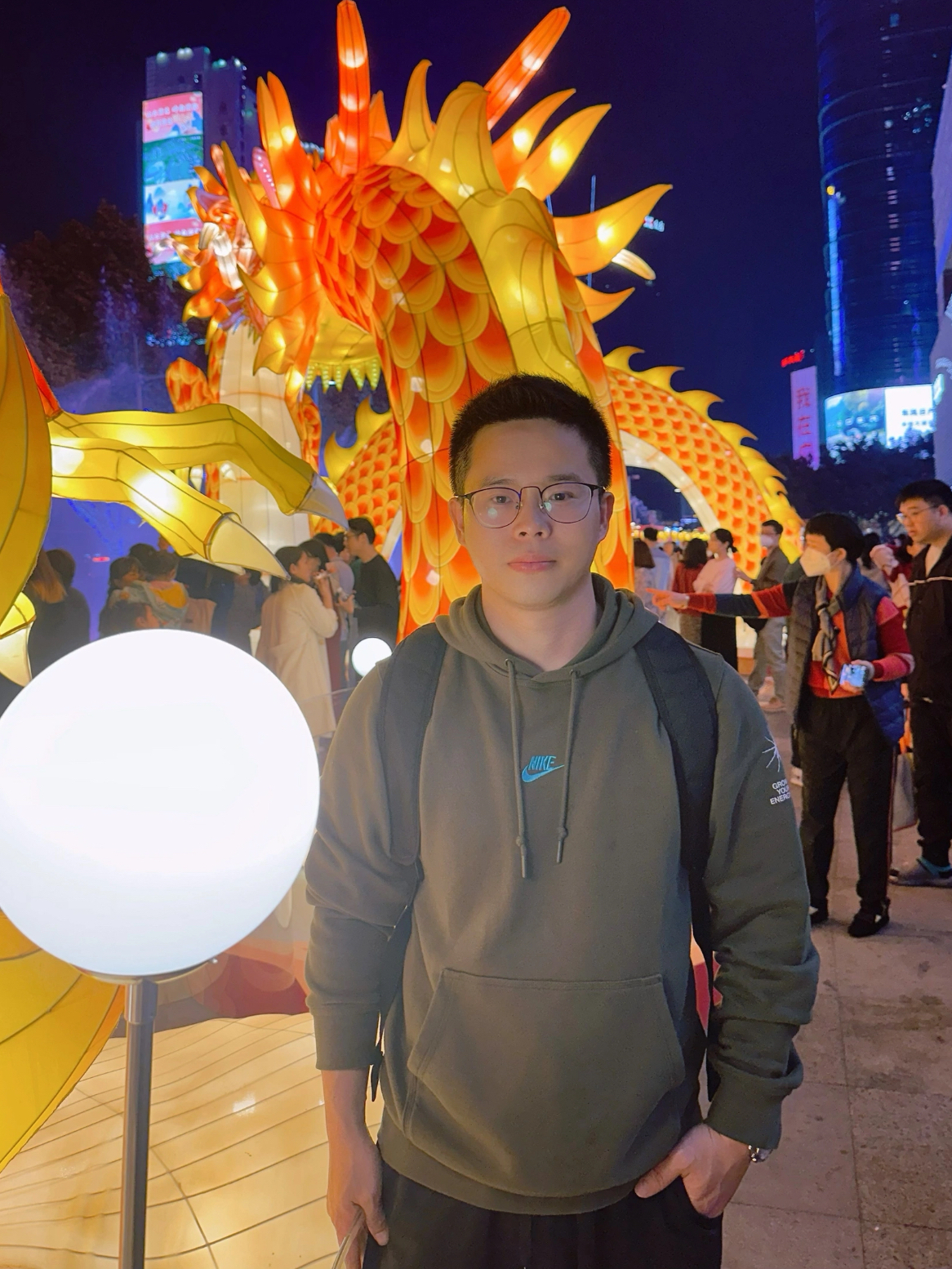 Nike 运动感十足的百搭卫衣