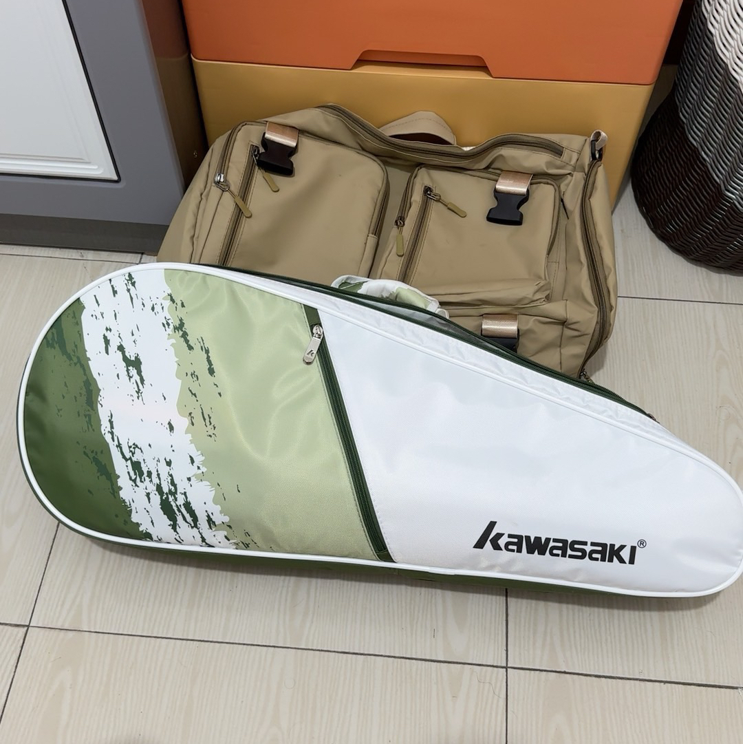 淘到一只可以放羽毛球拍的背包🎒