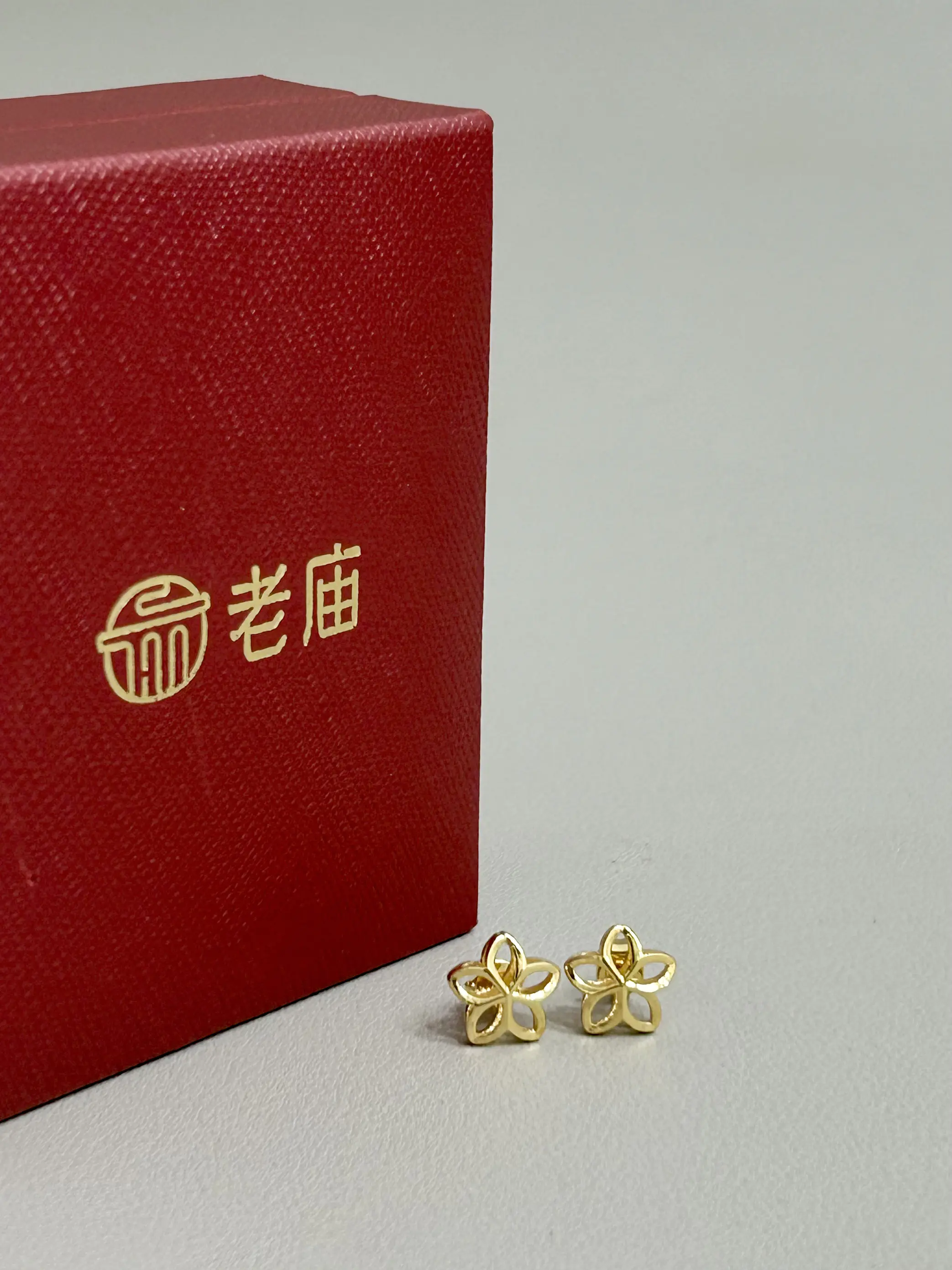 小克重黄金耳钉的快乐