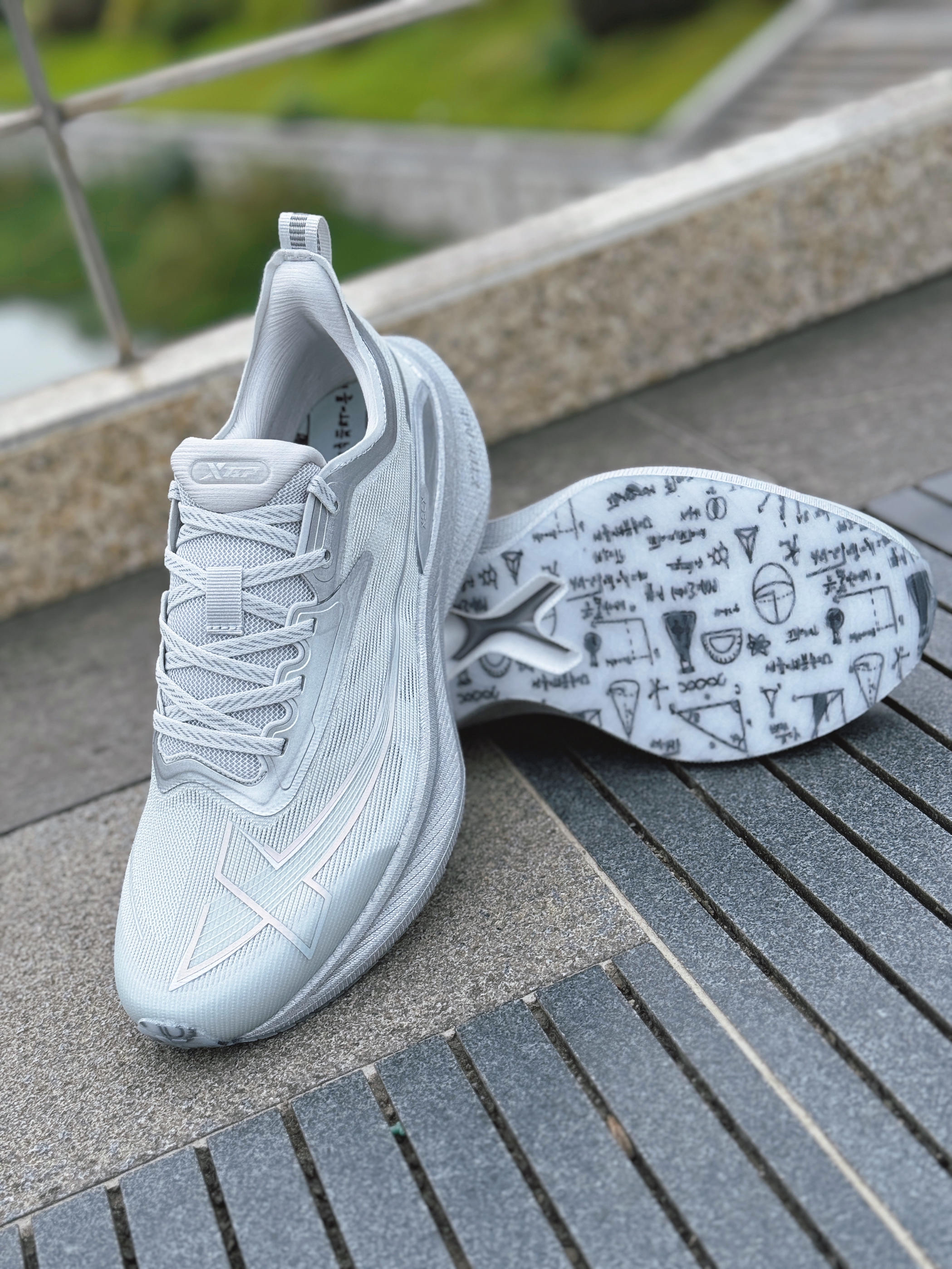 爱运动也可以是“学霸”！特步两千公里2代