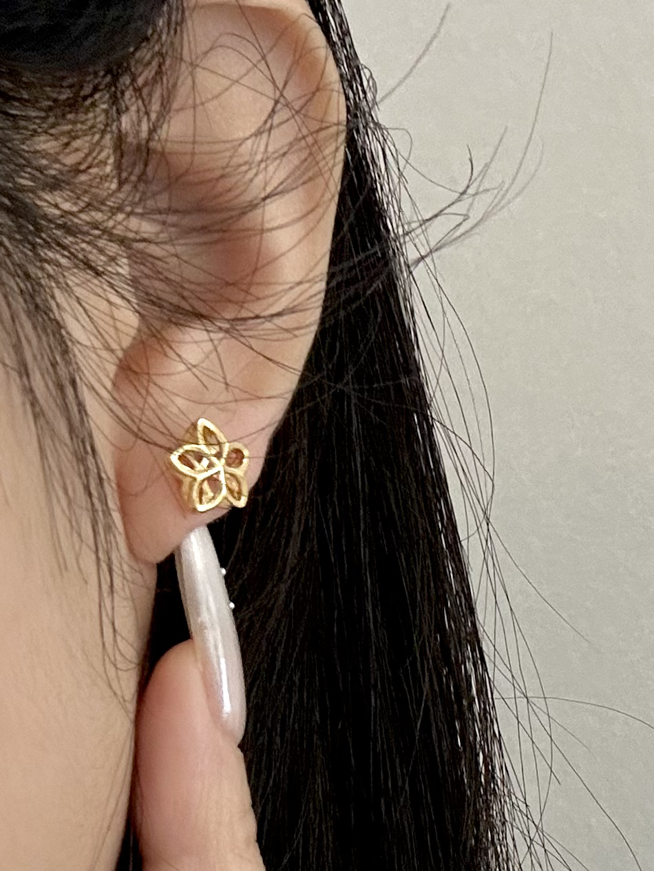 小克重黄金耳钉的快乐