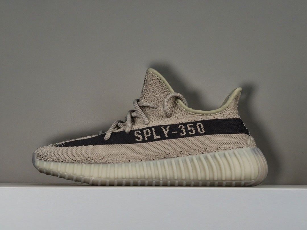 adidas Yeezy Boost 350 V2，潮流与舒适的结合