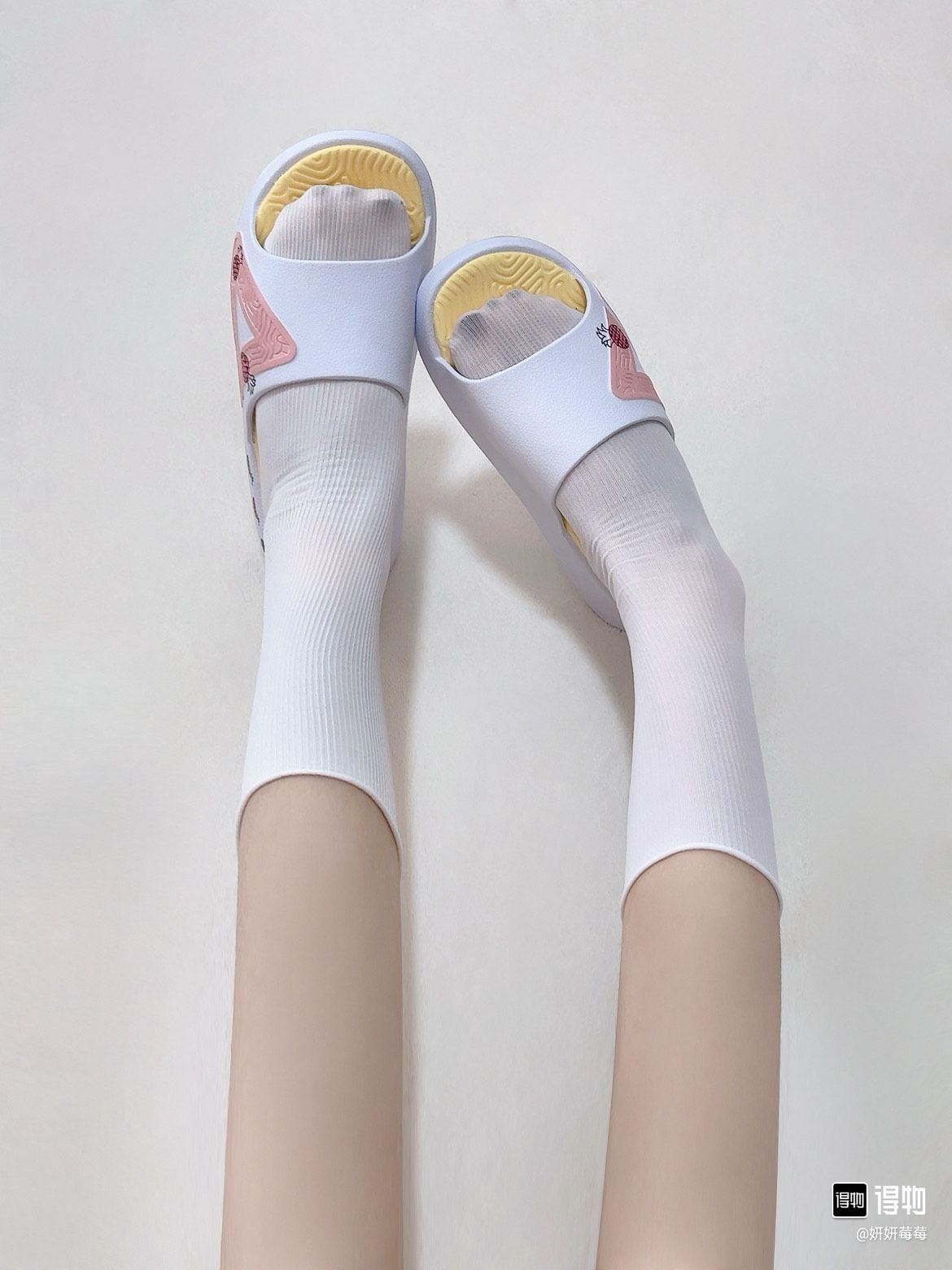 青春甜妹感!好喜欢我的这双新拖
鞋呀~