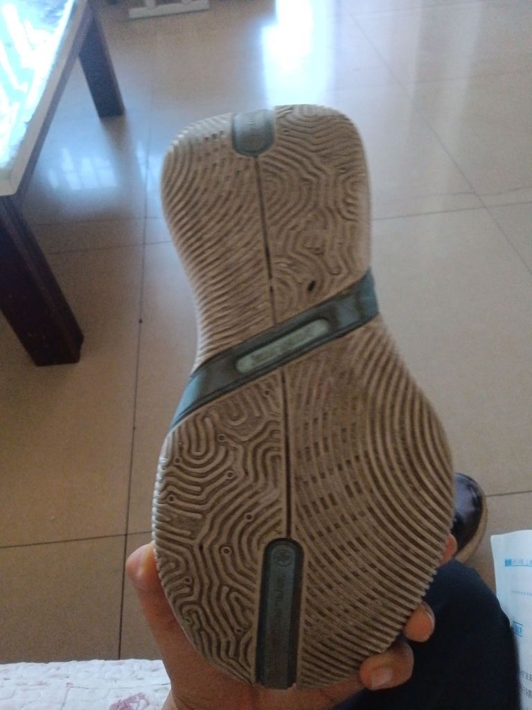 大底耐磨，很防滑，适合大体重突破，有大面