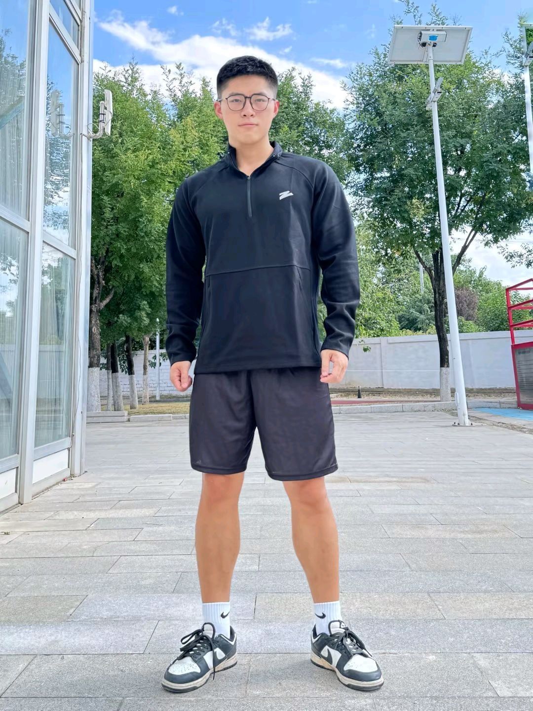 这款卫衣来自美式风格的逆光系列，真的太赞了！🌟