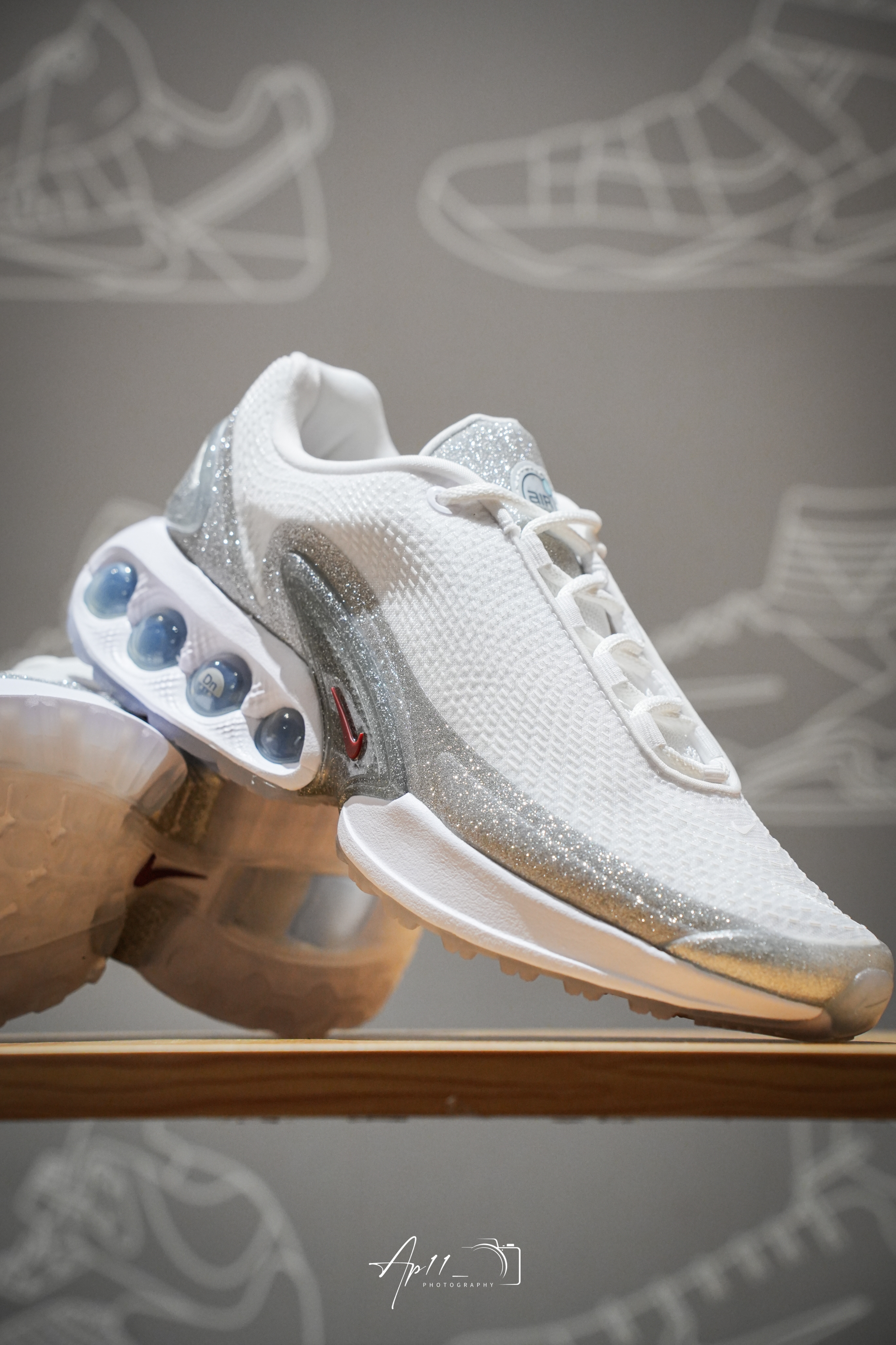 这比婚鞋都闪了吧？！Air Max Dn！