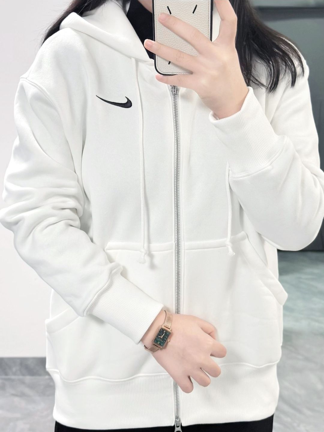 早春ootd|超显嫩的奶白耐克卫衣
