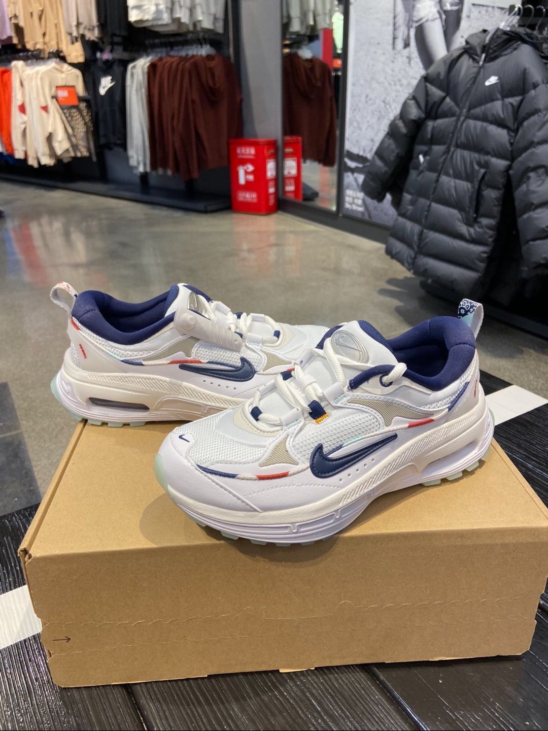 色彩斑斓的潮流鞋款：Nike Air Max Bliss