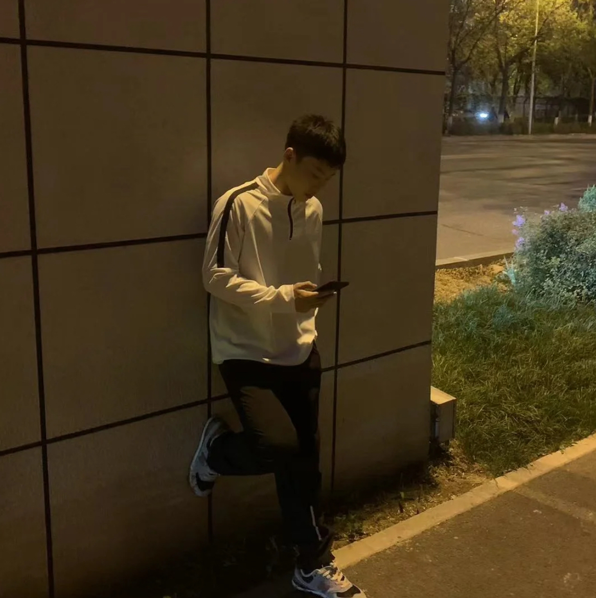 穿上这套运动套装时尚炸街