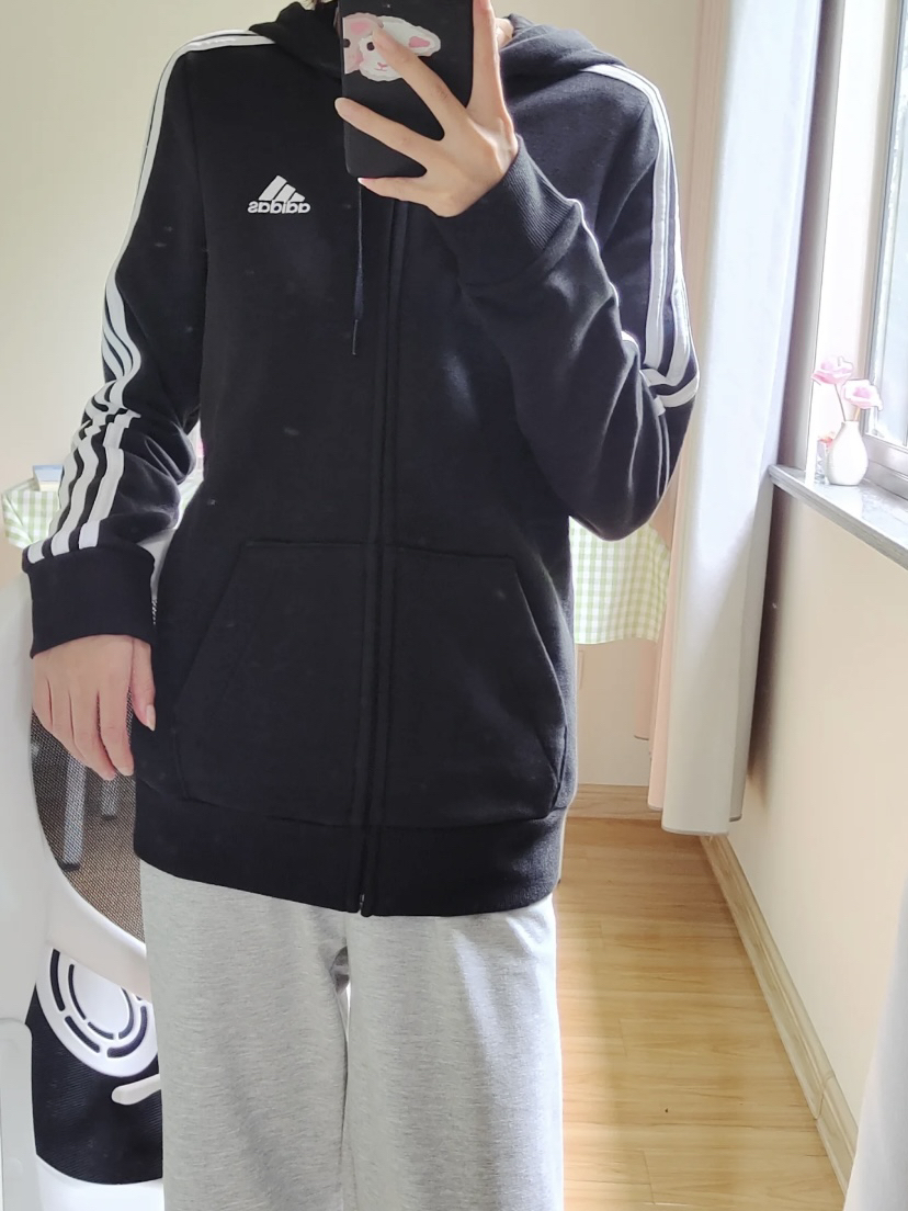 秋冬穿阿迪外套简直不要太百搭了