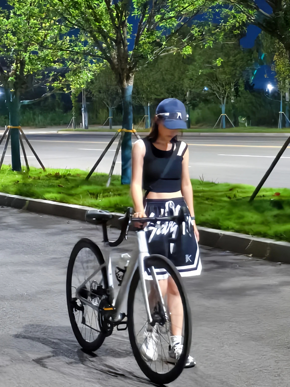 🌞夏日炎炎，拒绝闷热黏腻！👖