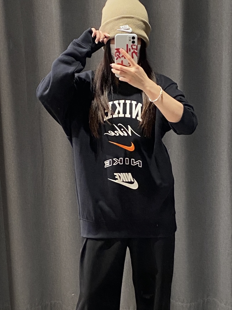 今天是Nike女孩的小白鞋穿搭look