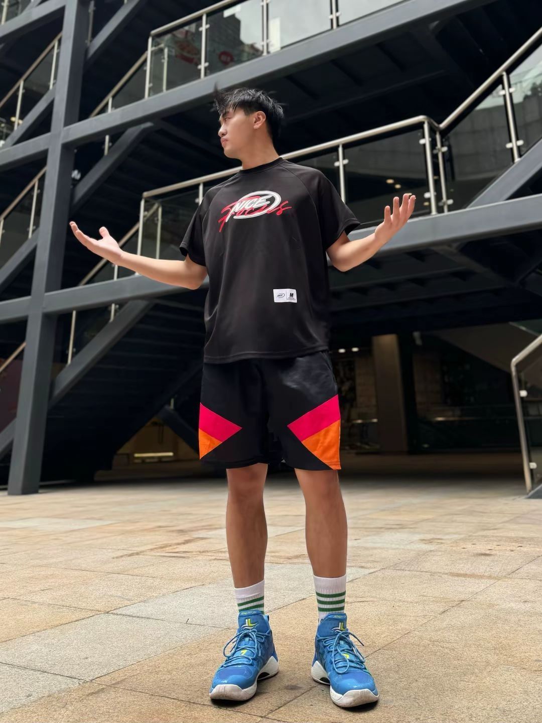 这款T恤真的是夏日必备！🌟